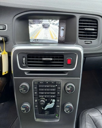 Volvo V60 cena 37900 przebieg: 248521, rok produkcji 2011 z Radom małe 352